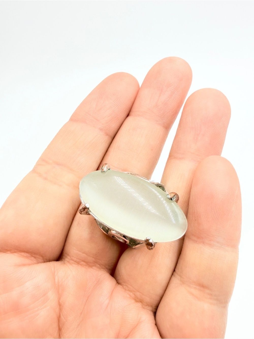 Vintage White Cat’s Eye Oval Statement Ring – Silver Tone Ring